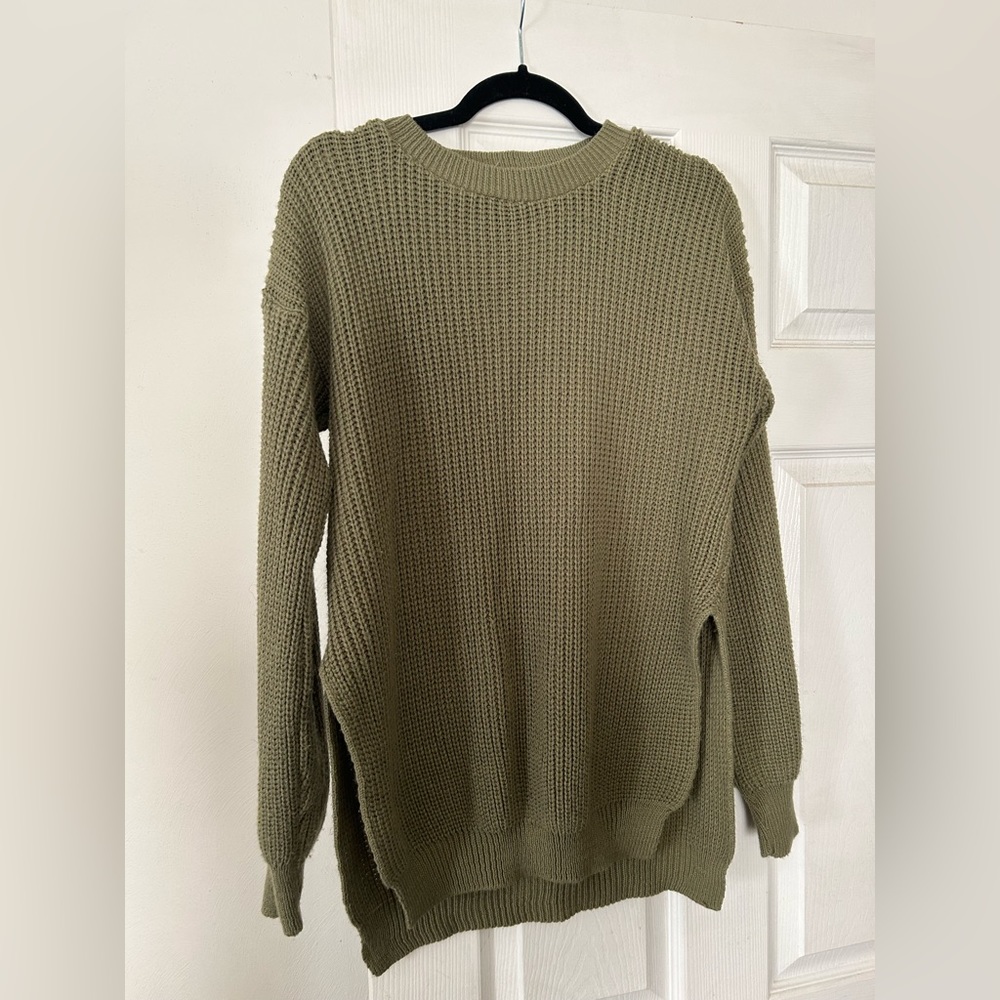 Pretty Little Thing Green Round Neck Side Split Jumper - M/L UK Sz) Sweater